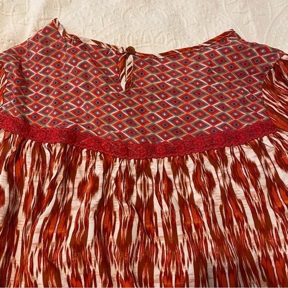 Farmers Market size Medium Boho Mixed Print Flowy Red Lace Trim Blouse - Picture 8 of 10